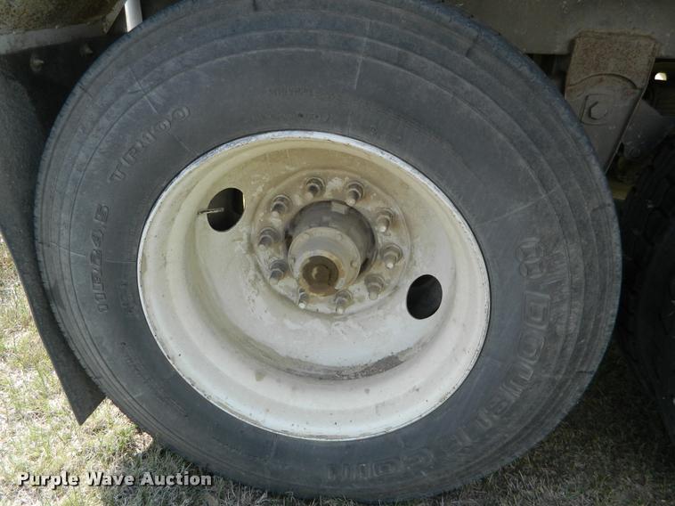 image for item K2573 2001 Jetco double hopper grain trailer