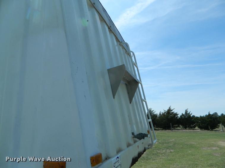 image for item K2573 2001 Jetco double hopper grain trailer