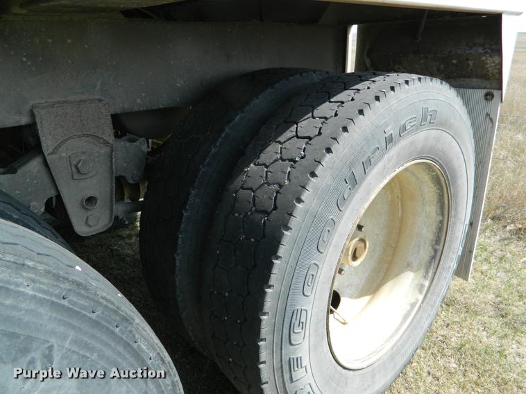 image for item K2573 2001 Jetco double hopper grain trailer