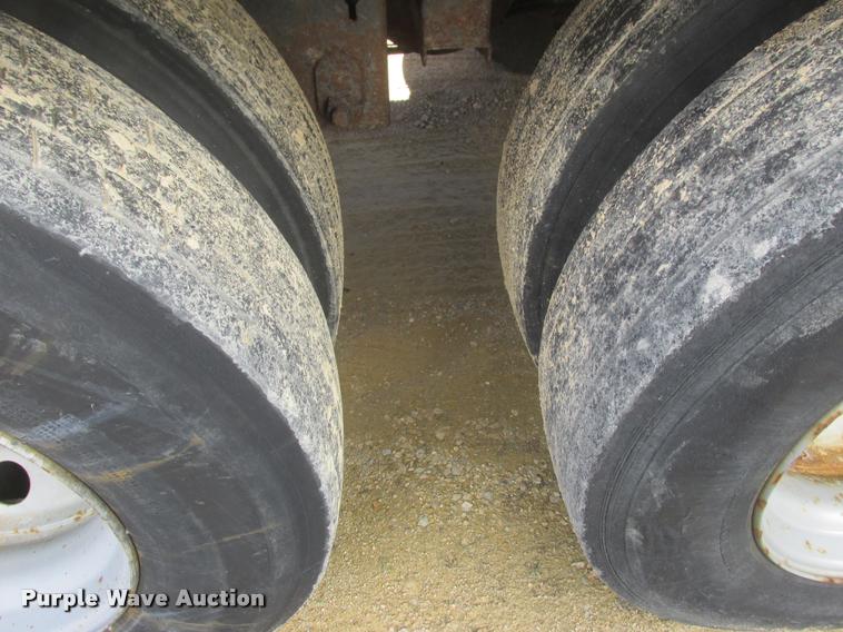 image for item K6147 2005 Wabash dry van trailer