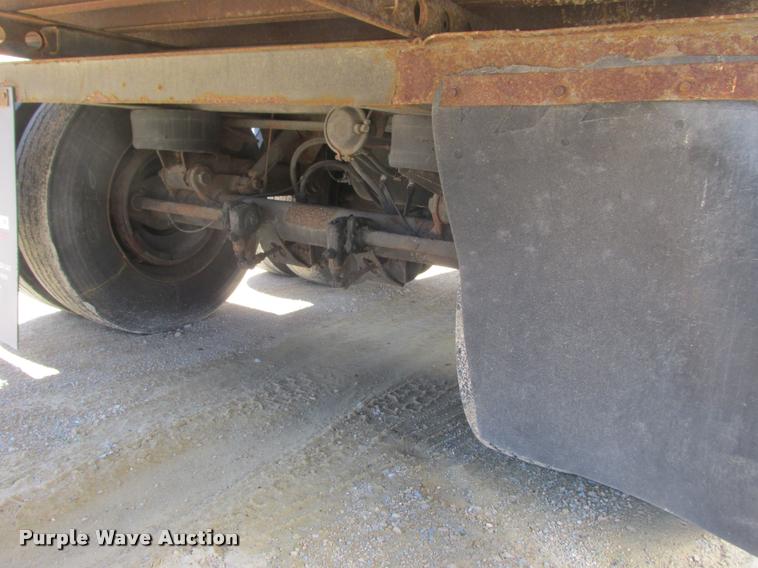 image for item K6147 2005 Wabash dry van trailer