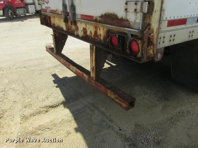 image for item K6147 2005 Wabash dry van trailer