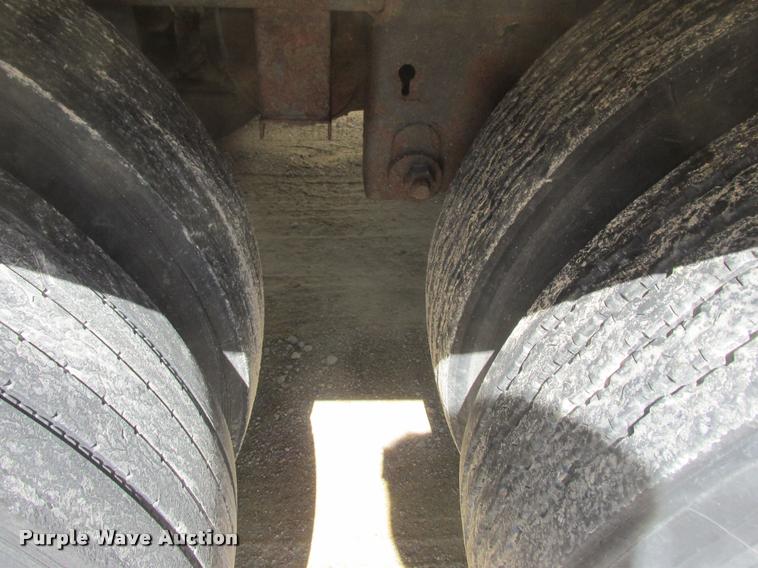 image for item K6147 2005 Wabash dry van trailer