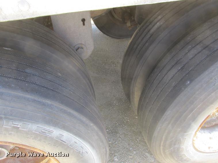 image for item K6148 2009 Stoughton dry van trailer