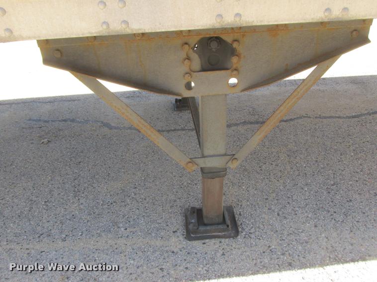 image for item K6148 2009 Stoughton dry van trailer