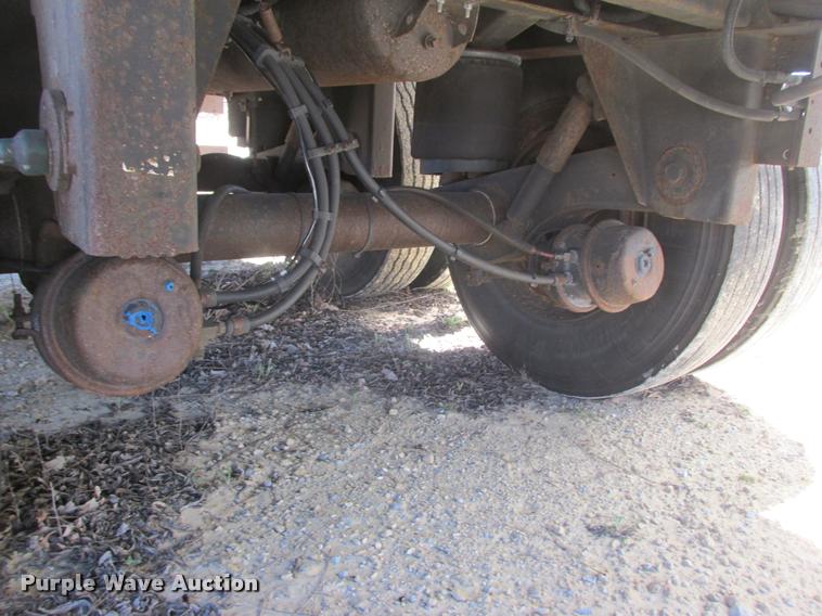 image for item K6149 2006 Utility dry van trailer