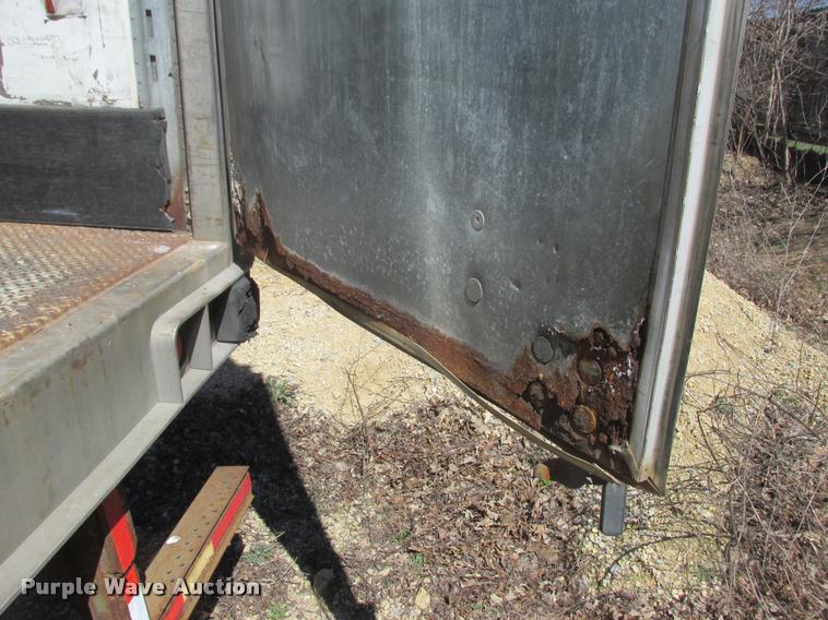 image for item K6149 2006 Utility dry van trailer