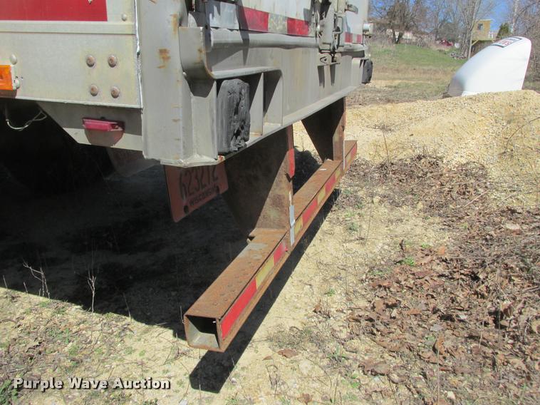 image for item K6149 2006 Utility dry van trailer