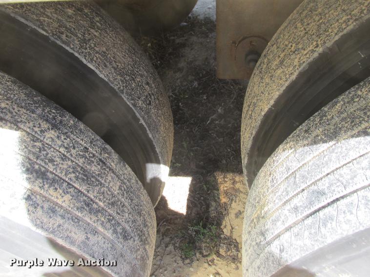 image for item K6149 2006 Utility dry van trailer