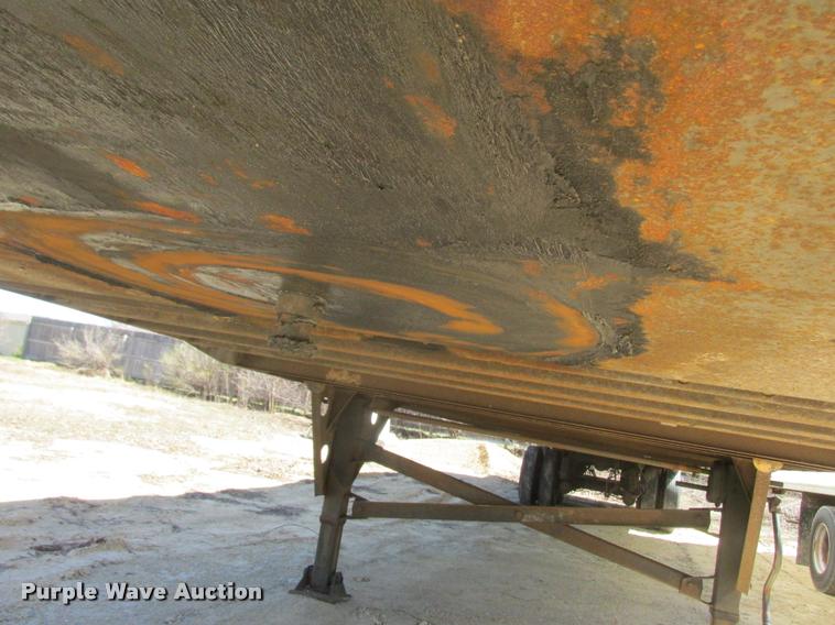 image for item K6149 2006 Utility dry van trailer