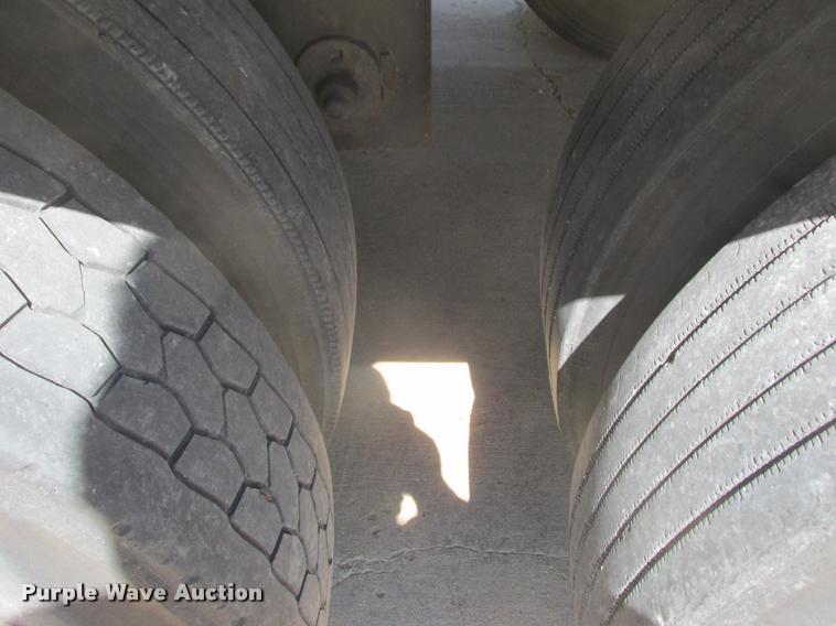 image for item K6151 2005 Utility dry van trailer