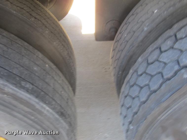 image for item K6151 2005 Utility dry van trailer