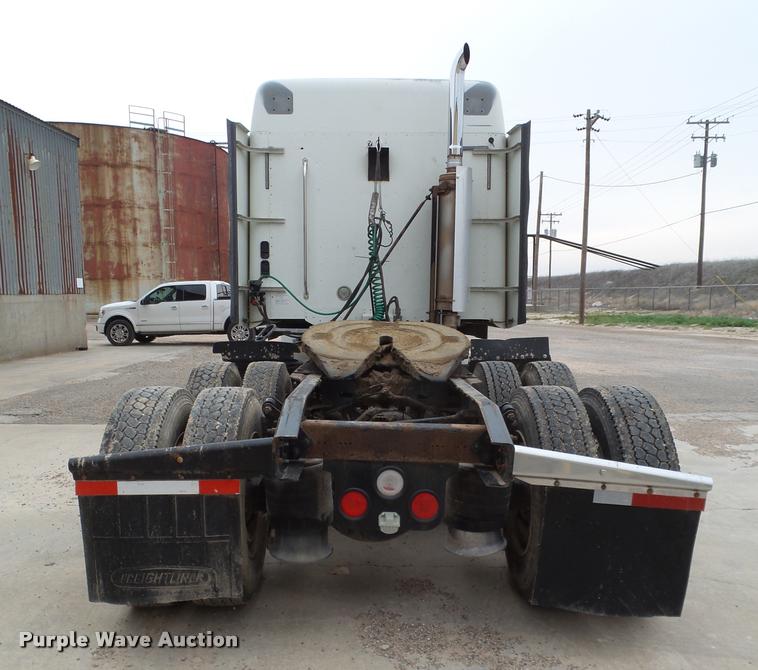 image for item L1540 2005 Freightliner Columbia semi truck