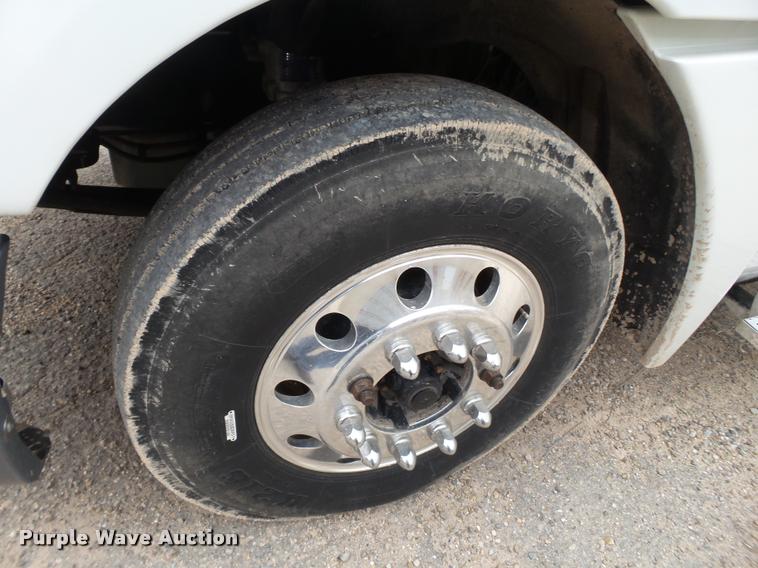 image for item L1540 2005 Freightliner Columbia semi truck