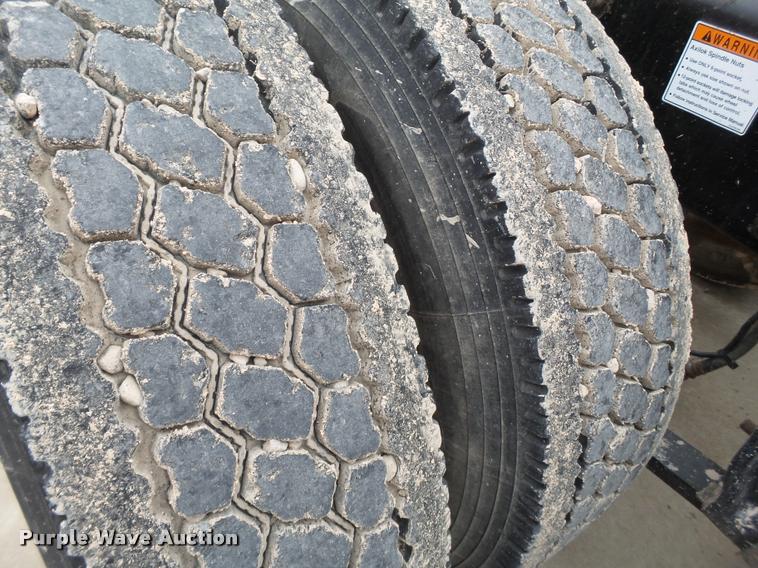 image for item L1540 2005 Freightliner Columbia semi truck