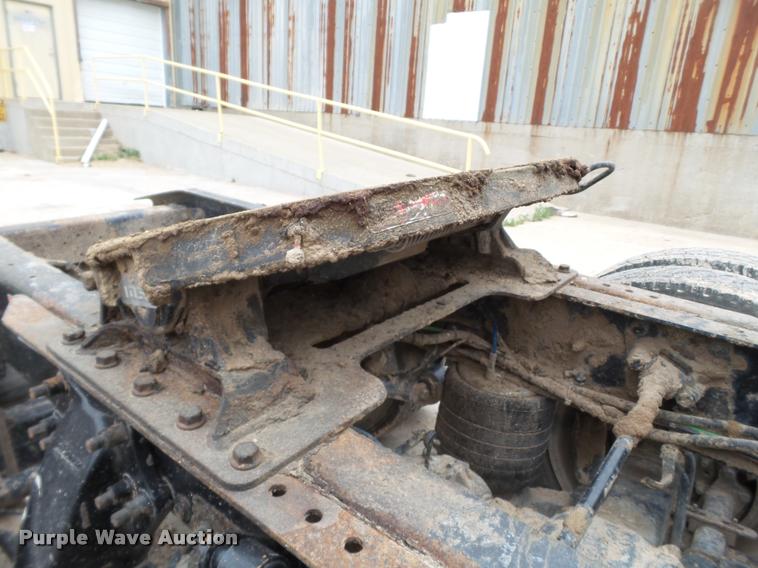 image for item L1540 2005 Freightliner Columbia semi truck