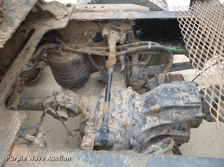 image for item L1540 2005 Freightliner Columbia semi truck