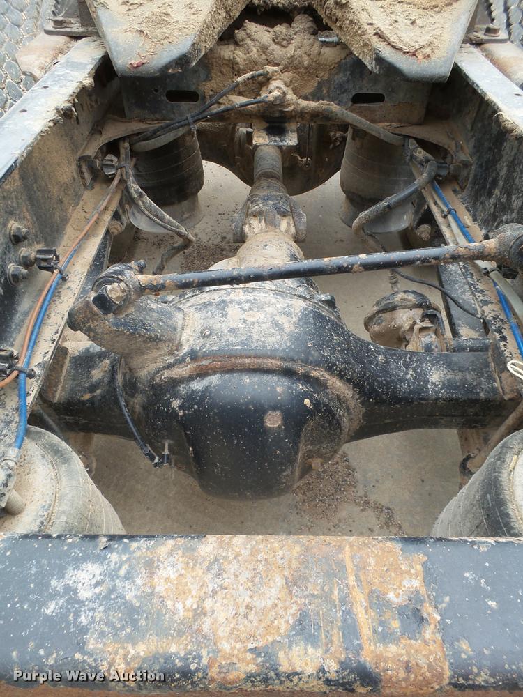 image for item L1540 2005 Freightliner Columbia semi truck