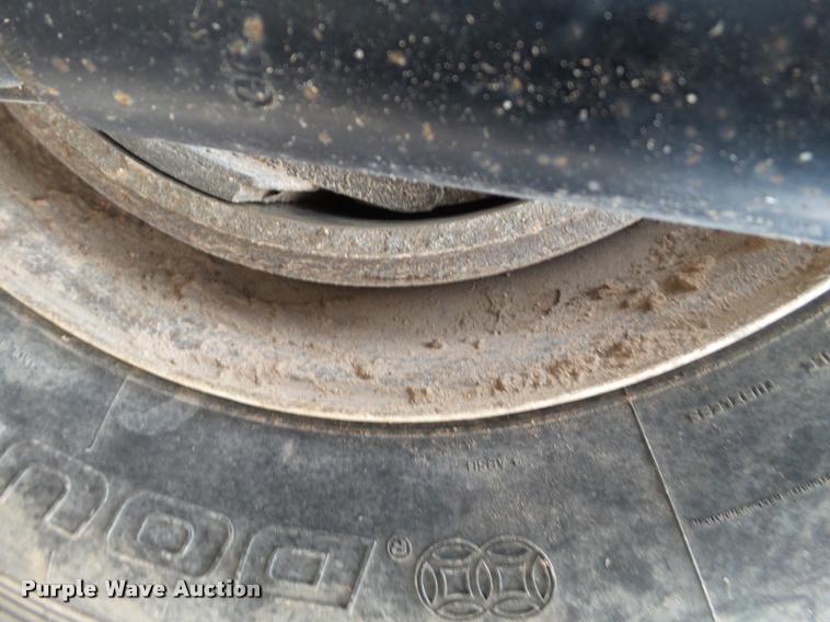 image for item L1540 2005 Freightliner Columbia semi truck