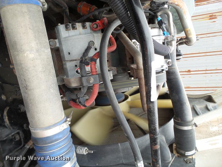 image for item L1540 2005 Freightliner Columbia semi truck