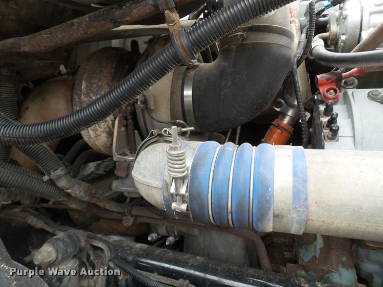 image for item L1540 2005 Freightliner Columbia semi truck