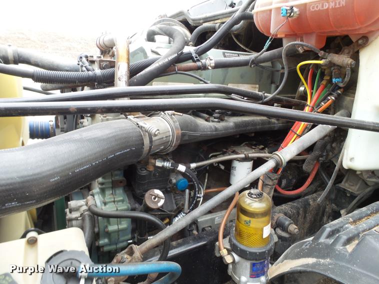 image for item L1540 2005 Freightliner Columbia semi truck