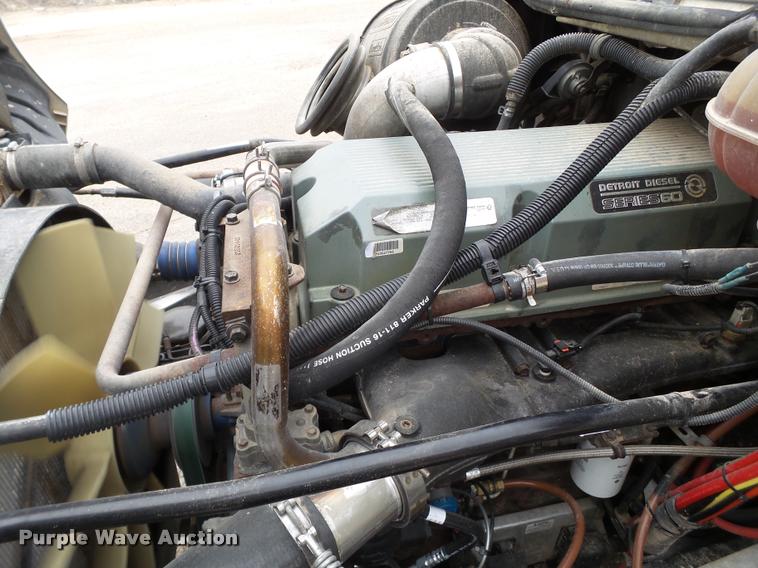 image for item L1540 2005 Freightliner Columbia semi truck