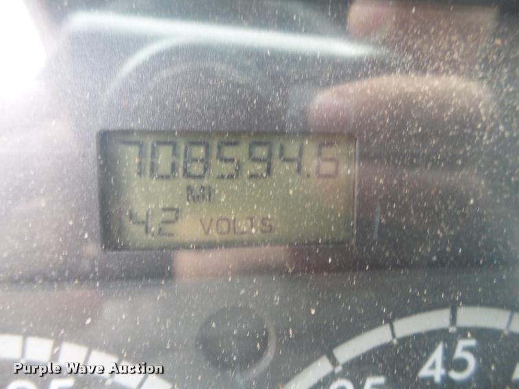 image for item L1540 2005 Freightliner Columbia semi truck