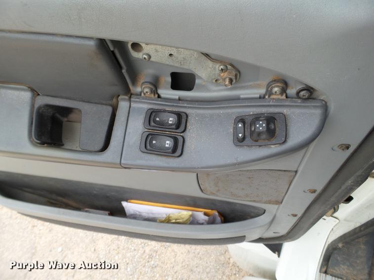 image for item L1540 2005 Freightliner Columbia semi truck