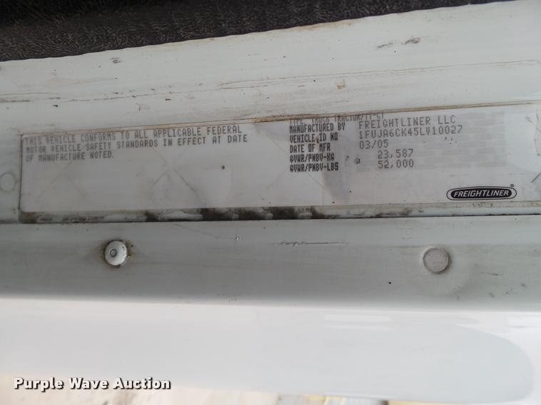 image for item L1540 2005 Freightliner Columbia semi truck