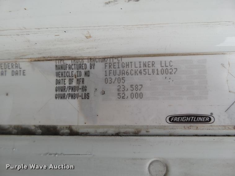 image for item L1540 2005 Freightliner Columbia semi truck