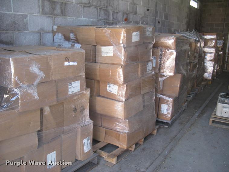 (7) pallets of 1SBM18V1 standoffs in Sedgwick, KS Item AX9284 sold