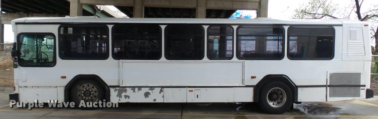 image for item DA7755 2002 Gillig G20B096N4 transit bus
