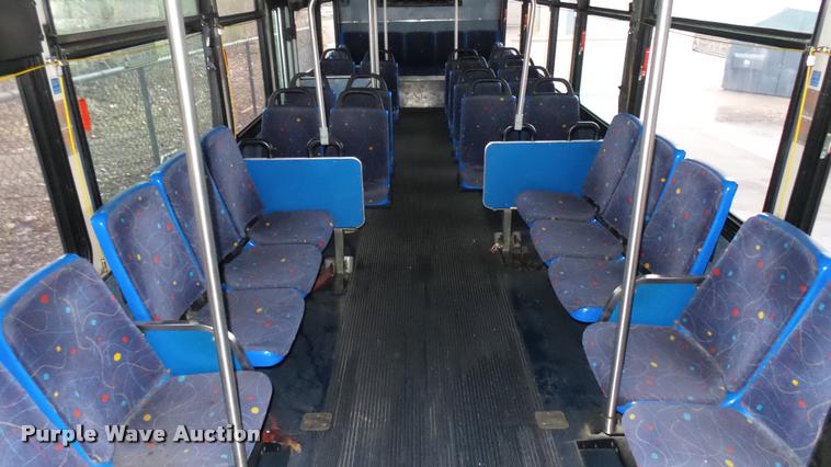 image for item DA7755 2002 Gillig G20B096N4 transit bus