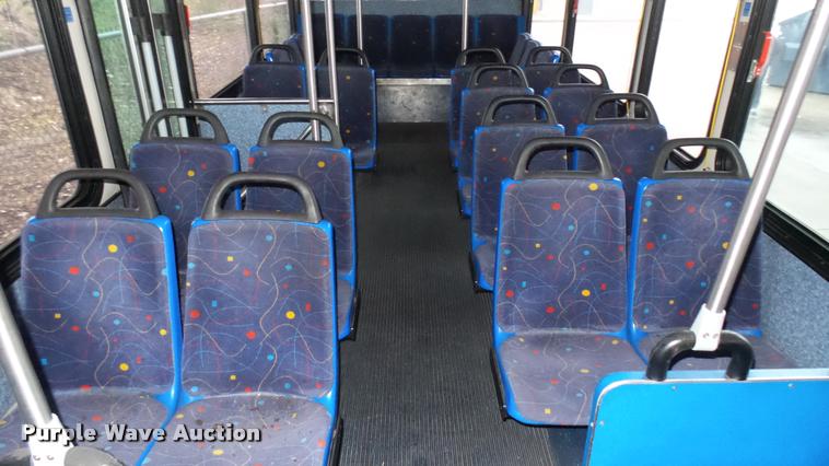 image for item DA7755 2002 Gillig G20B096N4 transit bus