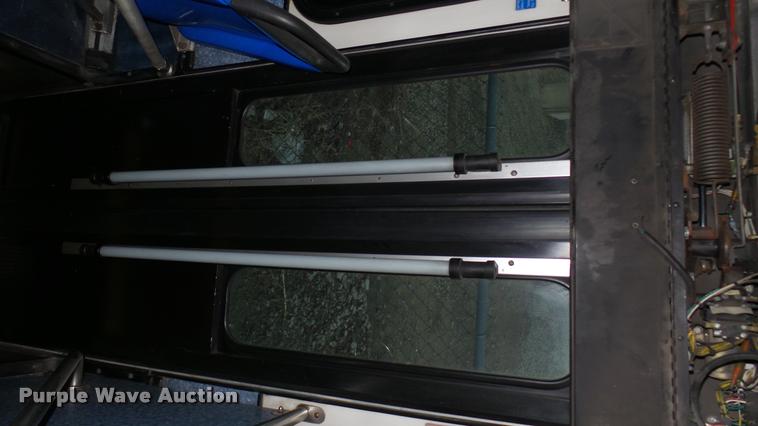 image for item DA7755 2002 Gillig G20B096N4 transit bus