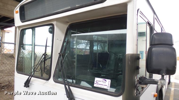 image for item DA7755 2002 Gillig G20B096N4 transit bus