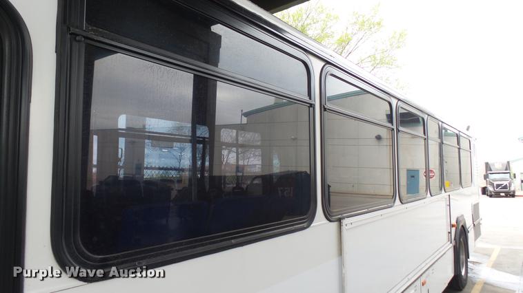 image for item DA7755 2002 Gillig G20B096N4 transit bus