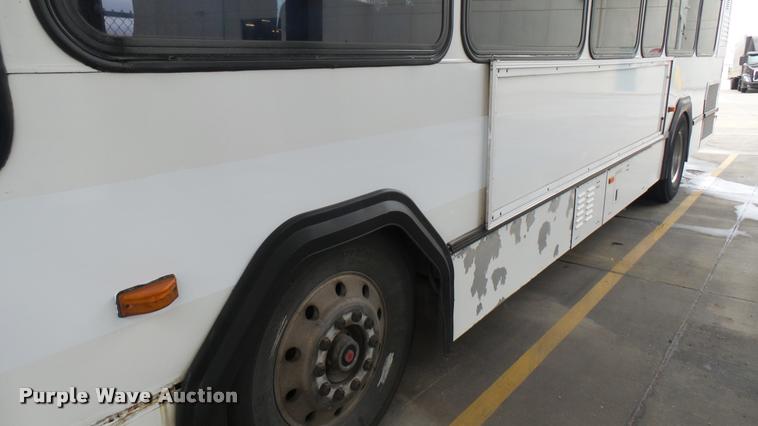 image for item DA7755 2002 Gillig G20B096N4 transit bus