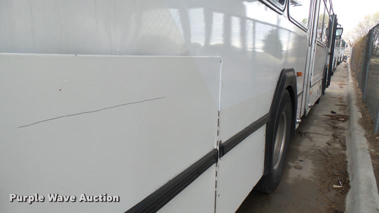 image for item DA7755 2002 Gillig G20B096N4 transit bus