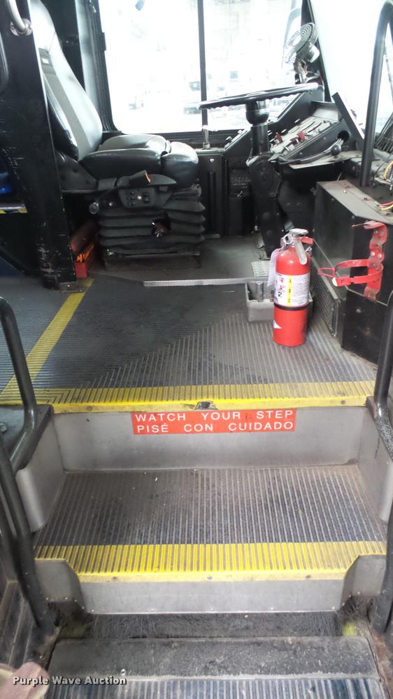 image for item DA7756 2002 Gillig G20B096N4 transit bus