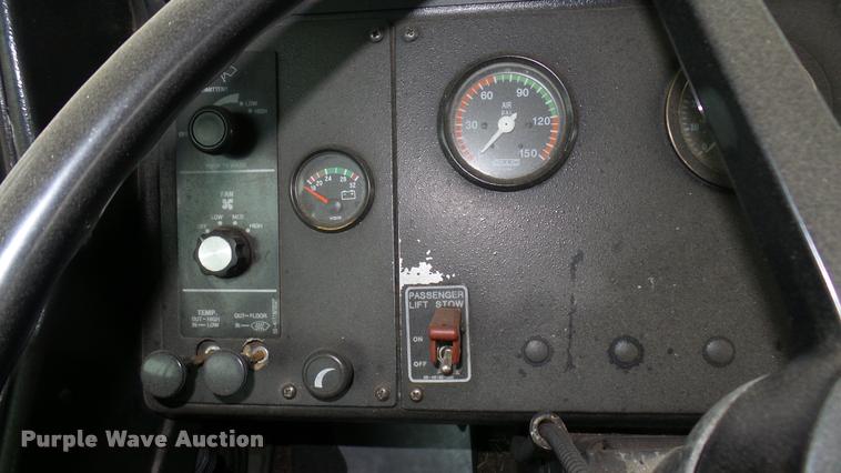 image for item DA7756 2002 Gillig G20B096N4 transit bus