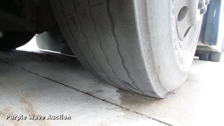 image for item DA7756 2002 Gillig G20B096N4 transit bus