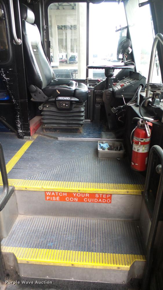 image for item DA7757 2002 Gillig G20B096N4 transit bus