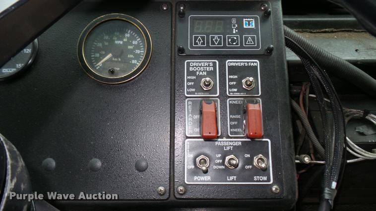 image for item DA7757 2002 Gillig G20B096N4 transit bus