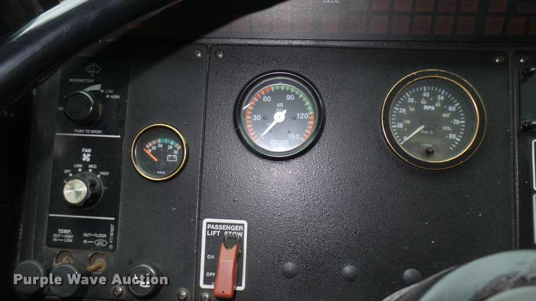 image for item DA7757 2002 Gillig G20B096N4 transit bus