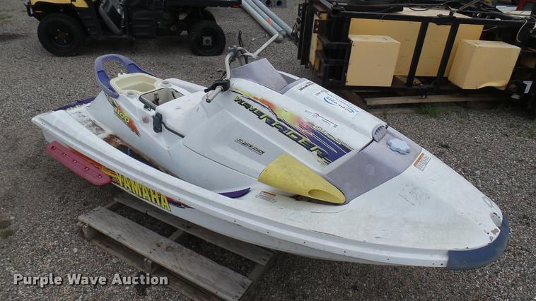 image for item DQ9218 1996 Yamaha Wave Raider personal watercraft