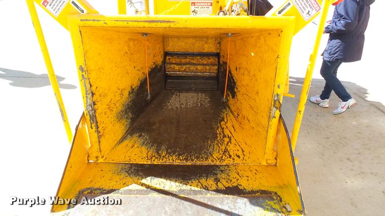 image for item DS9093 1996 Brush Bandit 150XP wood chipper