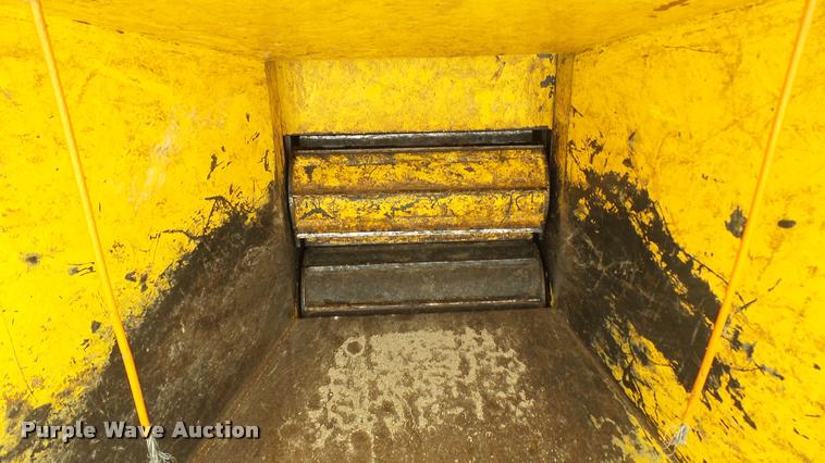 image for item DS9093 1996 Brush Bandit 150XP wood chipper