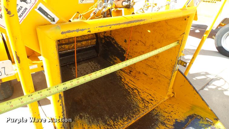 image for item DS9093 1996 Brush Bandit 150XP wood chipper